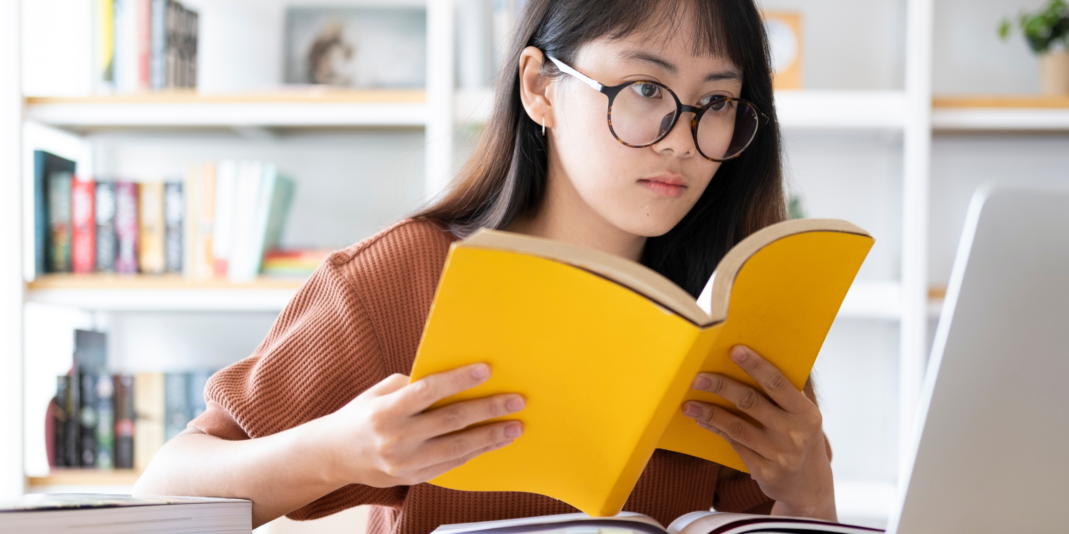 Giáo viên công lập báo cáo khi tham gia dạy thêm ngoài nhà trường